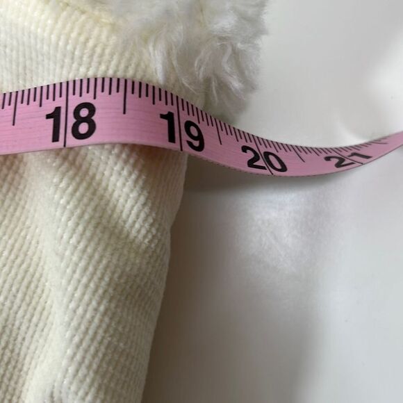 DKNY Jeans Sleeveless Faux Fur Vest w/ Belt. Off White. Size Large. - Picture 8 of 11